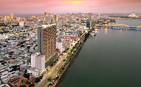 Wink Icon Hotel Danang Riverside - 24Hrs Stay & Rooftop Pool Bar